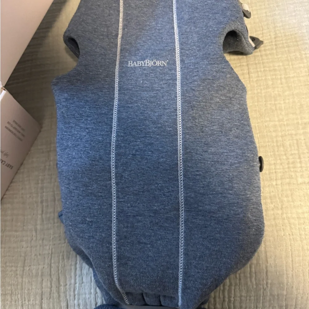 BabyBjorn Carrier in Blue Jersey - Picture 2 of 2